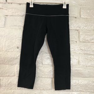 LULULEMON CAPRI BLACK SIZE 6